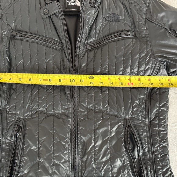 The North Face Women's Black Puffer Jacket - Picture 3 of 5